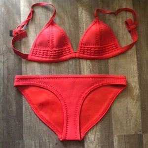 Triangl red bikini